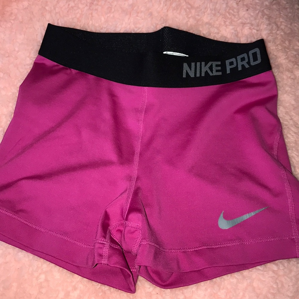 Bright Pink Nike Pros💓